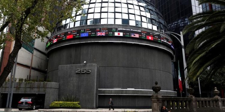 Mexico stocks higher at close of trade; S&P/BMV IPC up 0.77%