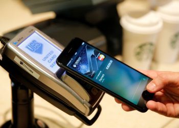 Stephens cuts payment stock rating