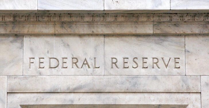 Fed officials urge caution on rate cuts amid economic uncertainty